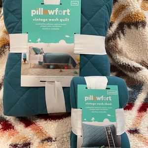 Pillowfort twin quilt and sham
